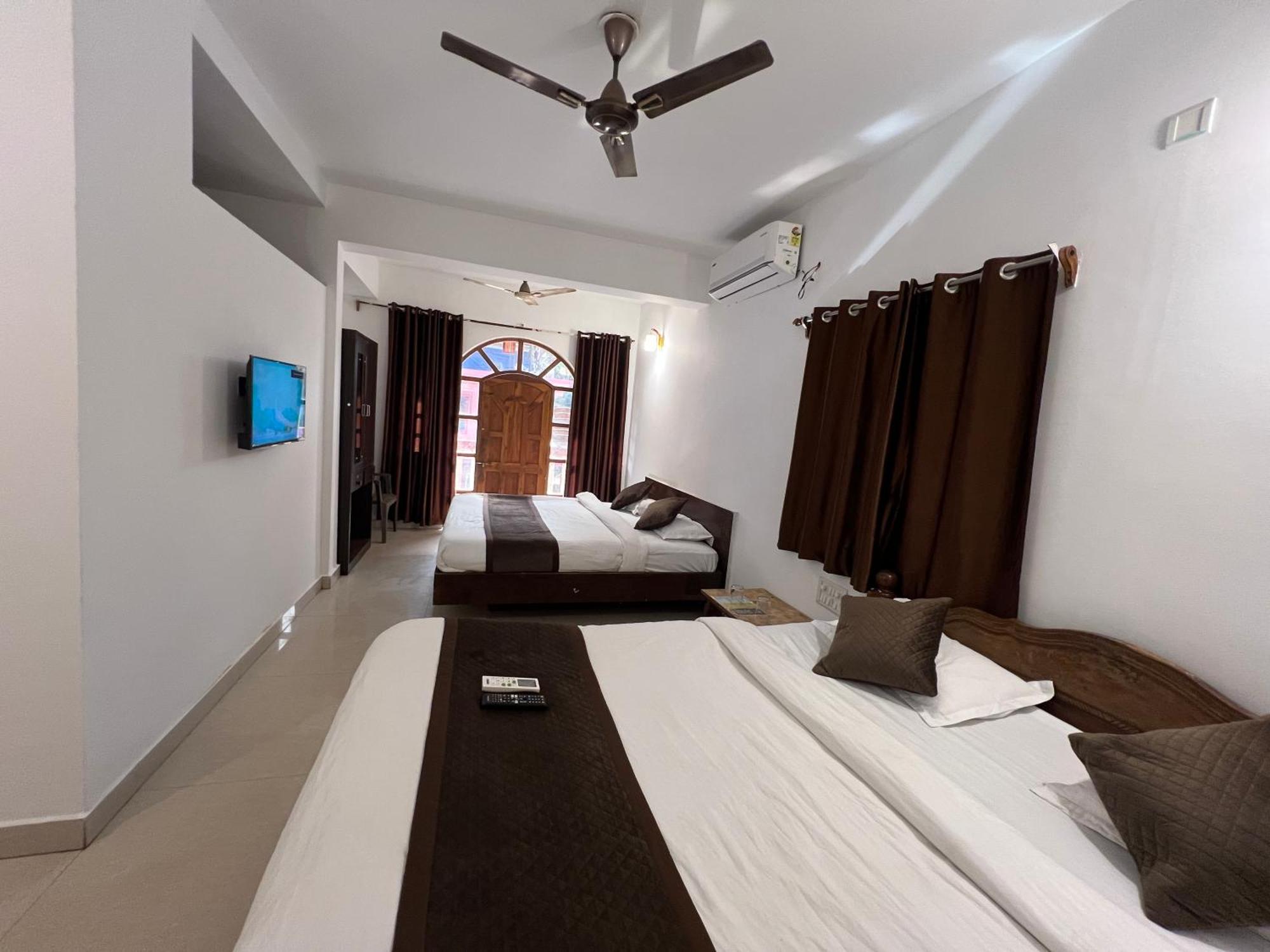 Aura Rooms & Swimming Pool, Calangute Kültér fotó