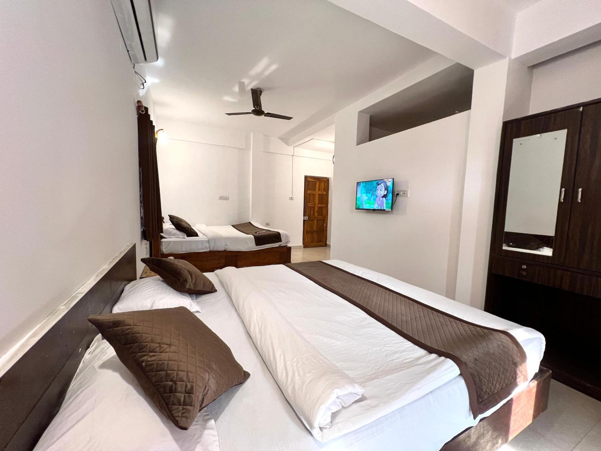 Aura Rooms & Swimming Pool, Calangute Kültér fotó