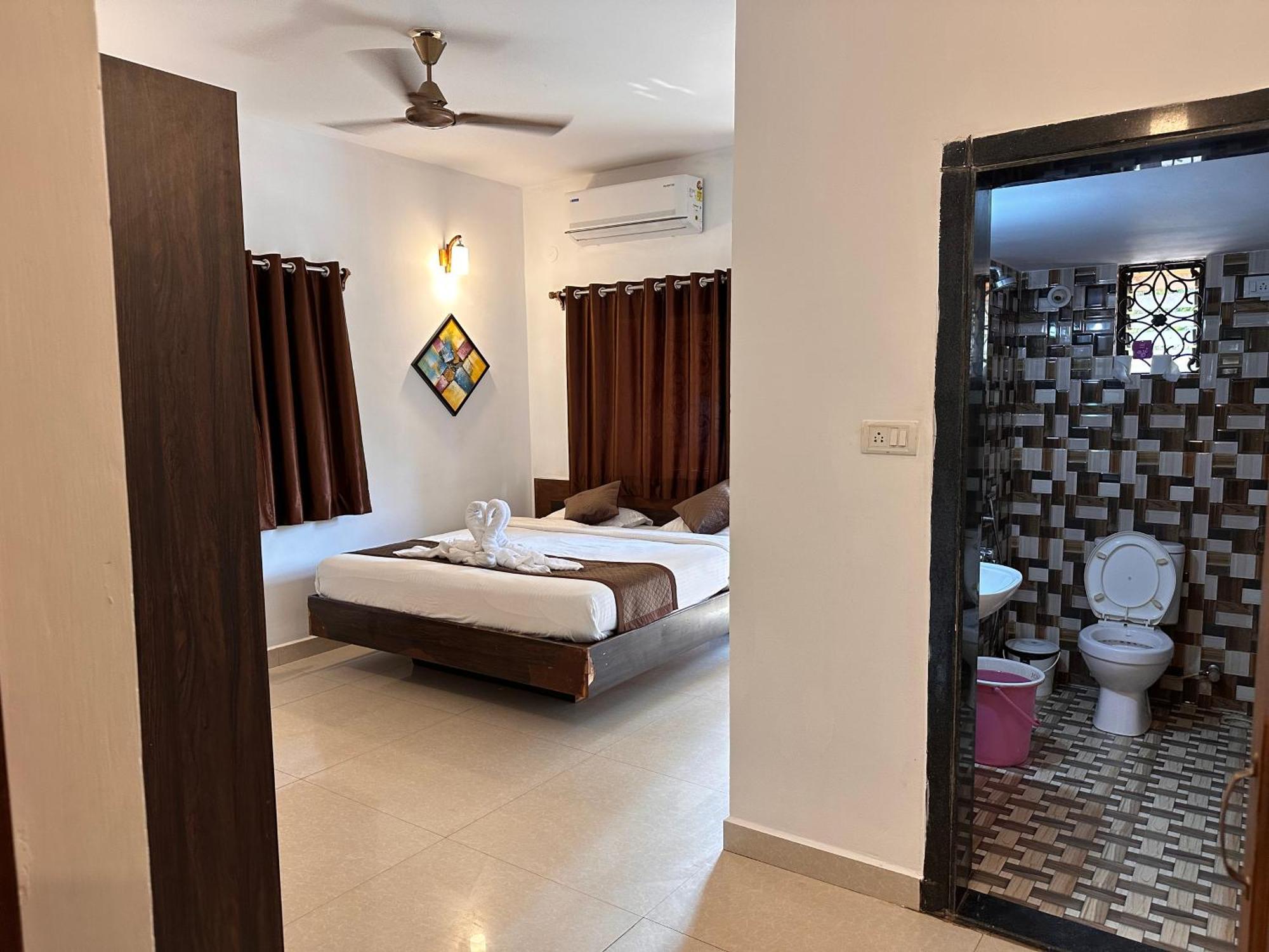 Aura Rooms & Swimming Pool, Calangute Kültér fotó